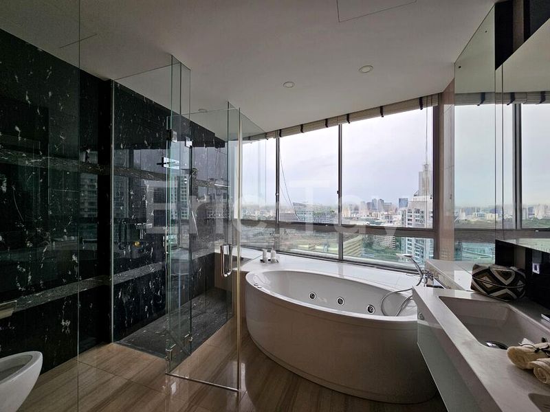4 Bed Condo for Sale in  Grange Infinite - Image 7
